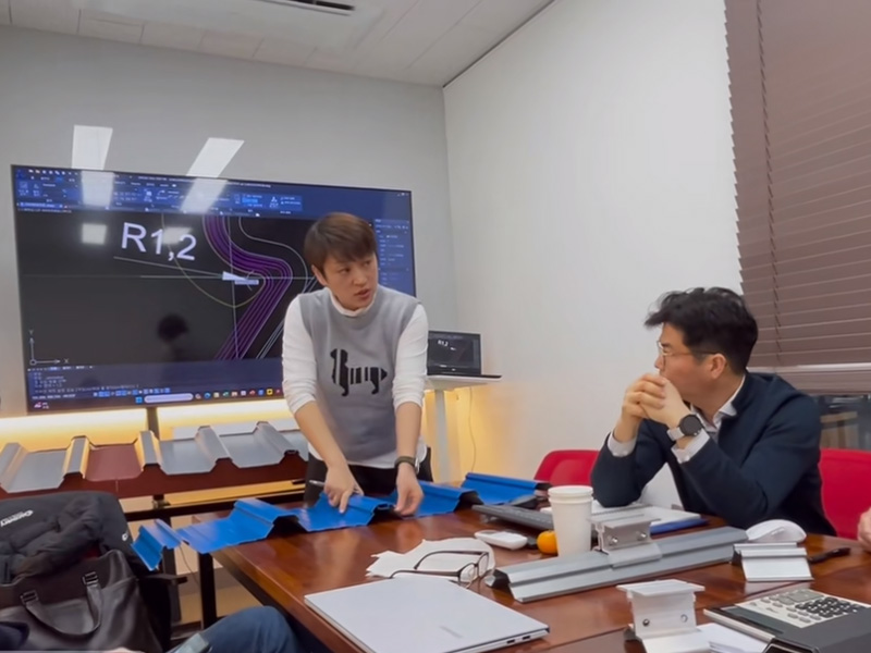 跳出 “内卷” 漩涡！腾博会冷弯联合韩方研发光伏屋面板型，迈向绿色能源新时代