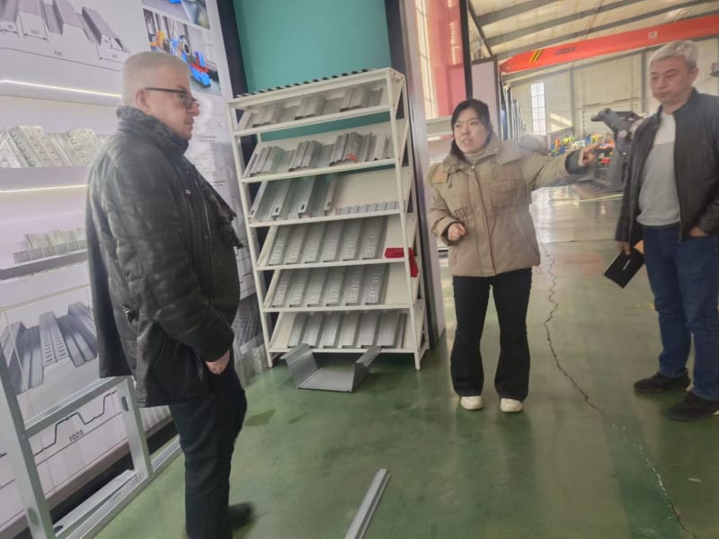 出口沙特地区的型钢机设备，腾博会冷弯工程师展实力以专业攻克小边与腰高难题