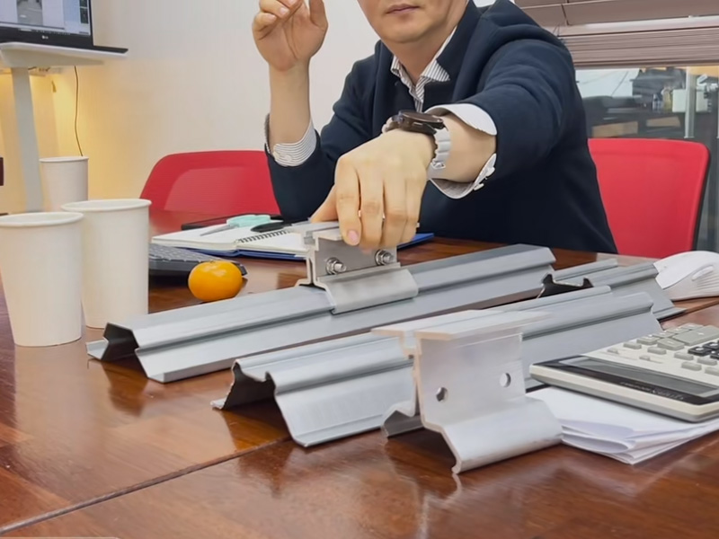 跳出 “内卷” 漩涡！腾博会冷弯联合韩方研发光伏屋面板型，迈向绿色能源新时代