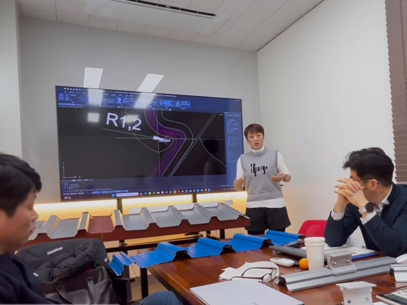 跳出 “内卷” 漩涡！腾博会冷弯联合韩方研发光伏屋面板型，迈向绿色能源新时代